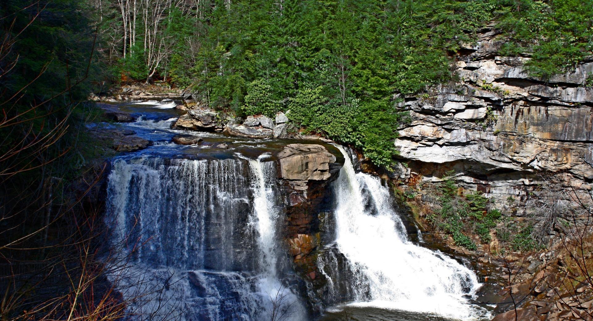 Blackwater Falls at 320 x 480 iPhone size wallpapers HD quality