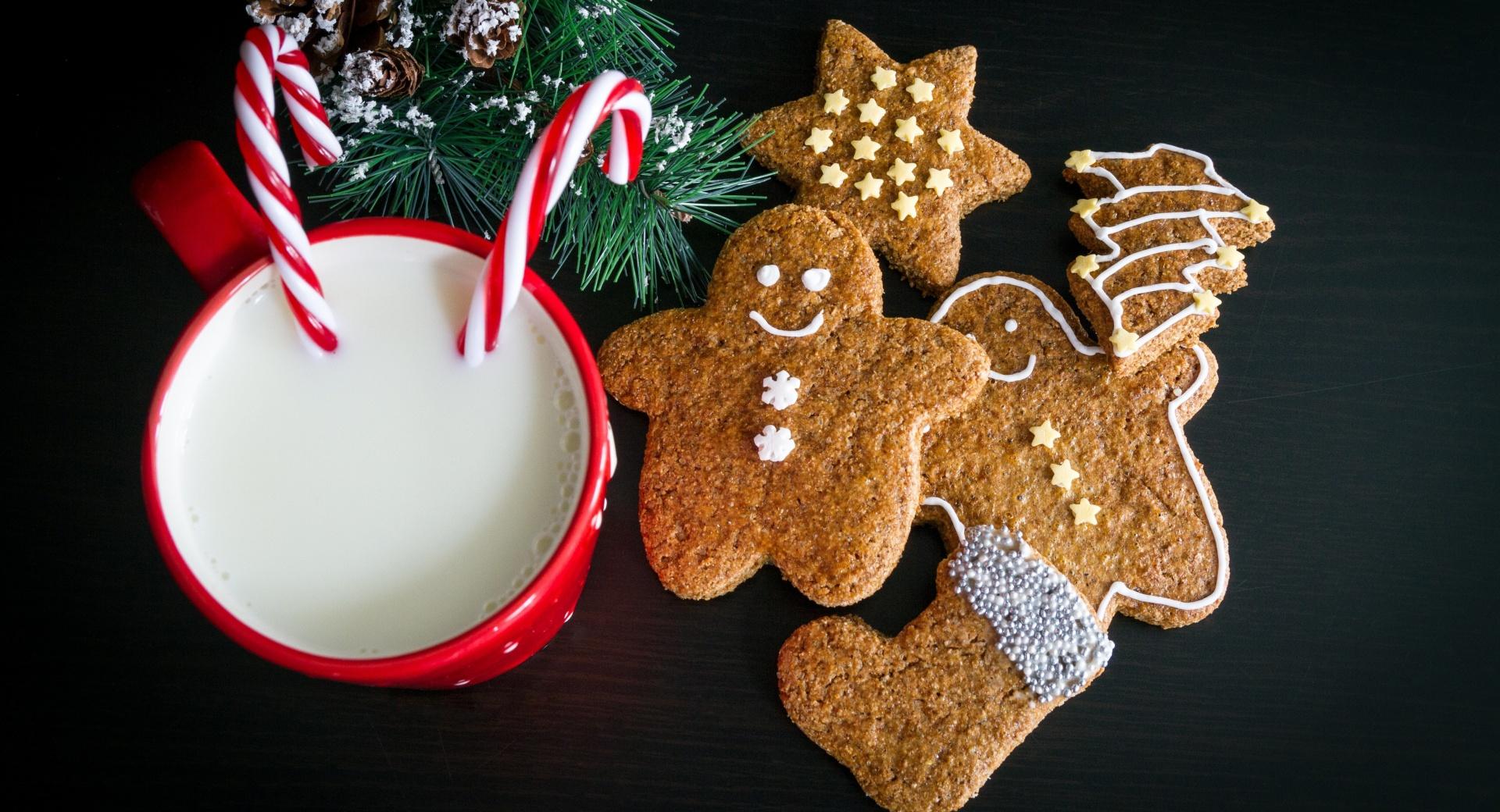 Christmas Cookies and Milk for Santa Claus at 1152 x 864 size wallpapers HD quality