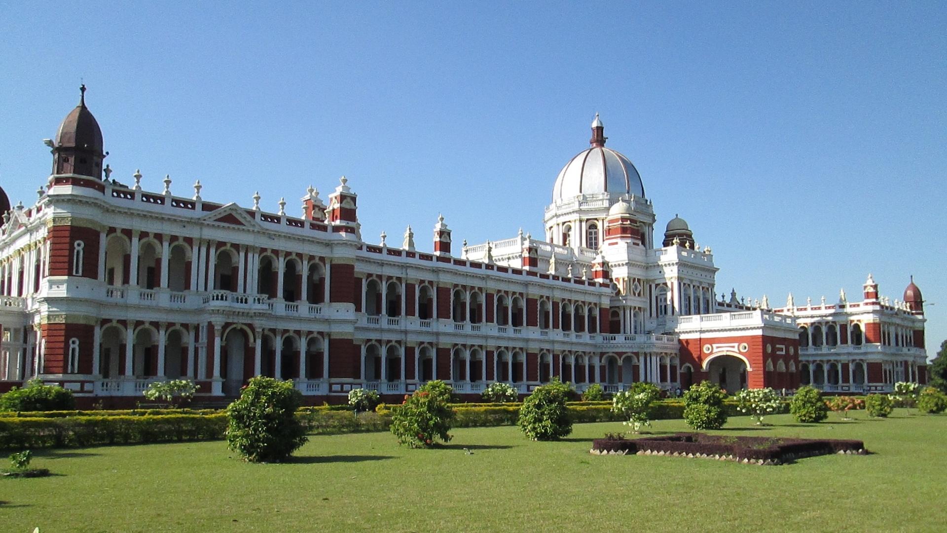 Cooch Behar Palace at 1600 x 1200 size wallpapers HD quality