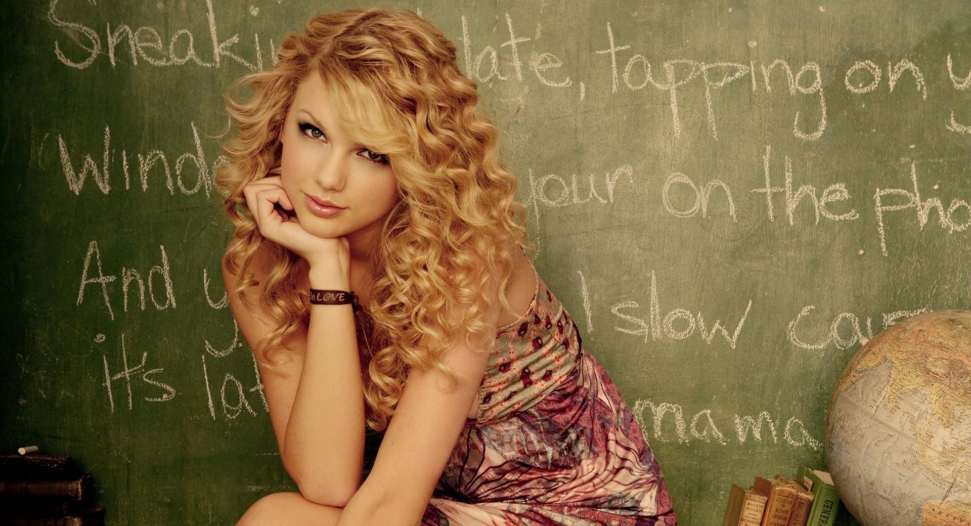 Cute Taylor Swift at 1280 x 960 size wallpapers HD quality