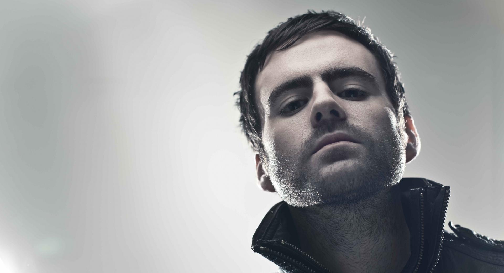 Dj Gareth Emery at 640 x 960 iPhone 4 size wallpapers HD quality