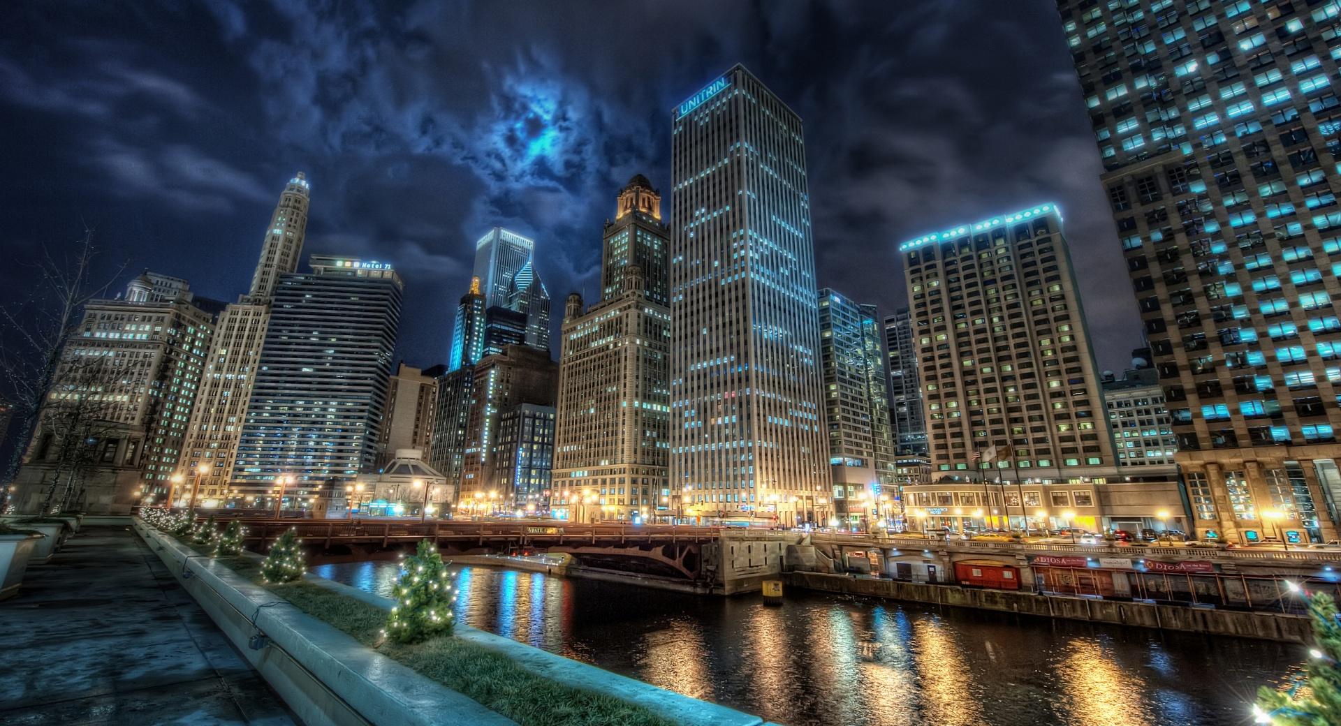 Downtown Chicago at 1280 x 960 size wallpapers HD quality