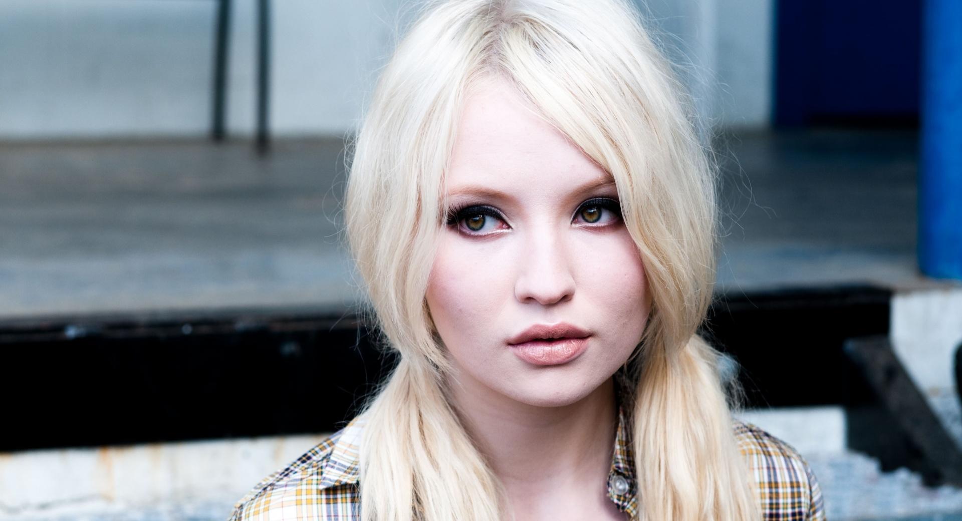 Emily Browning Blonde Hair at 1334 x 750 iPhone 7 size wallpapers HD quality