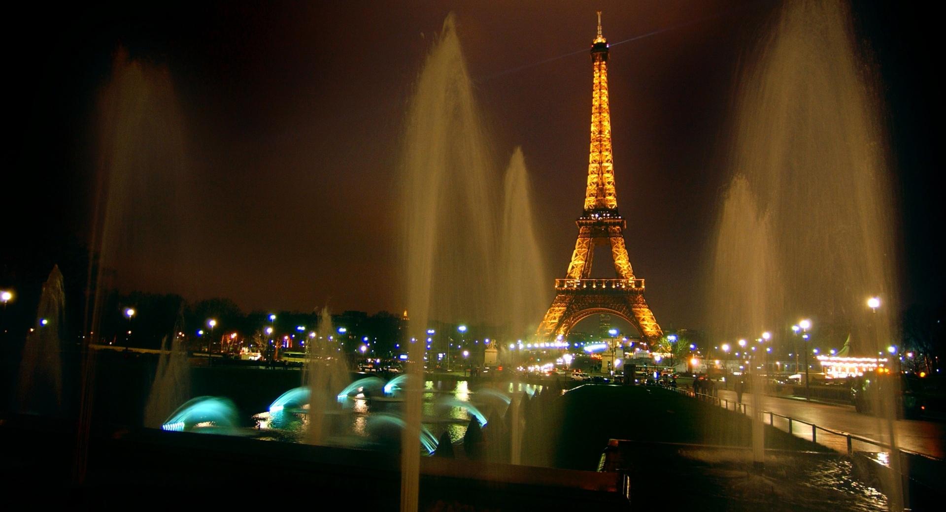 Fountains And Eiffel Tower wallpapers HD quality