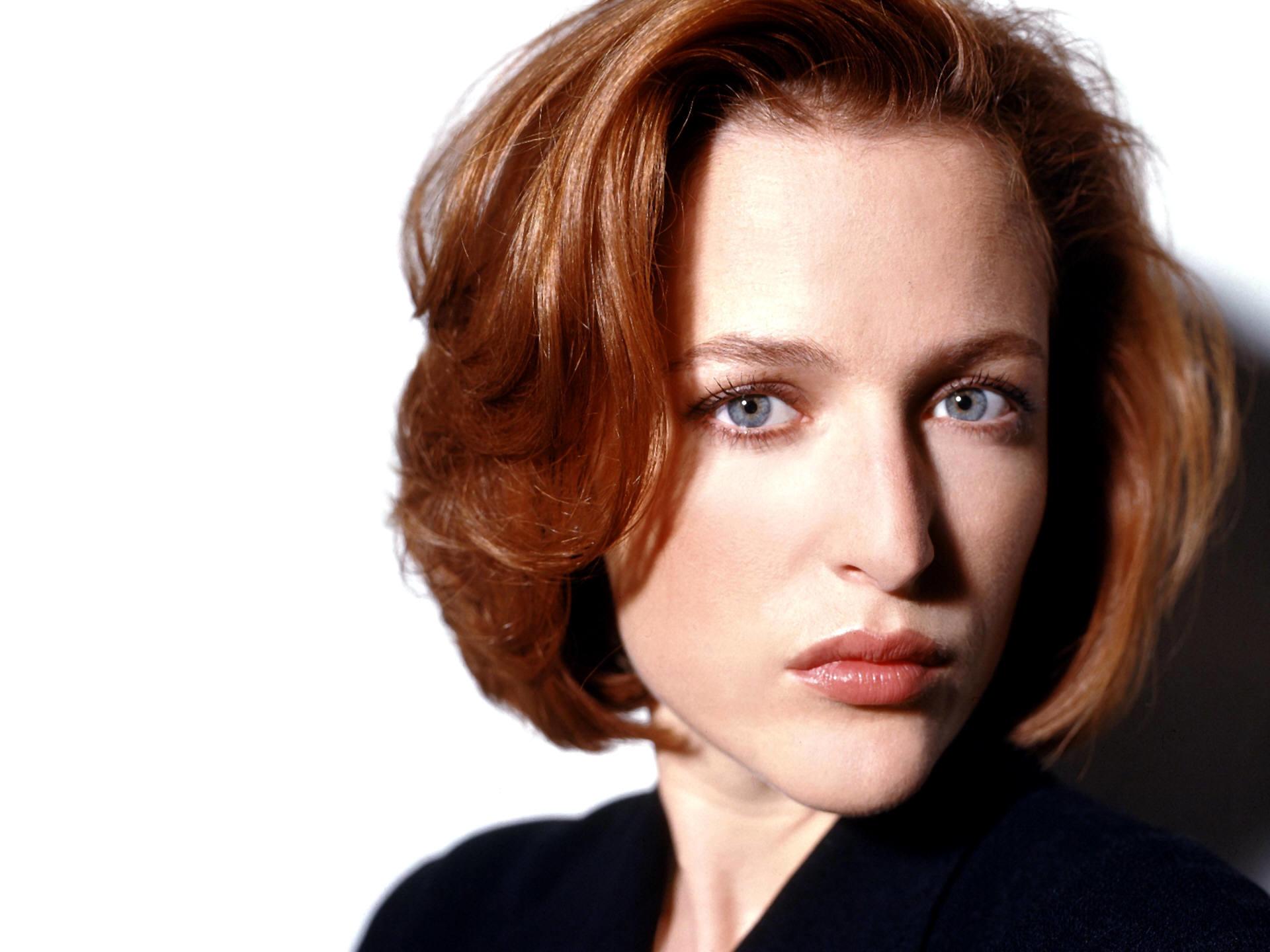 Gillian Anderson at 640 x 960 iPhone 4 size wallpapers HD quality
