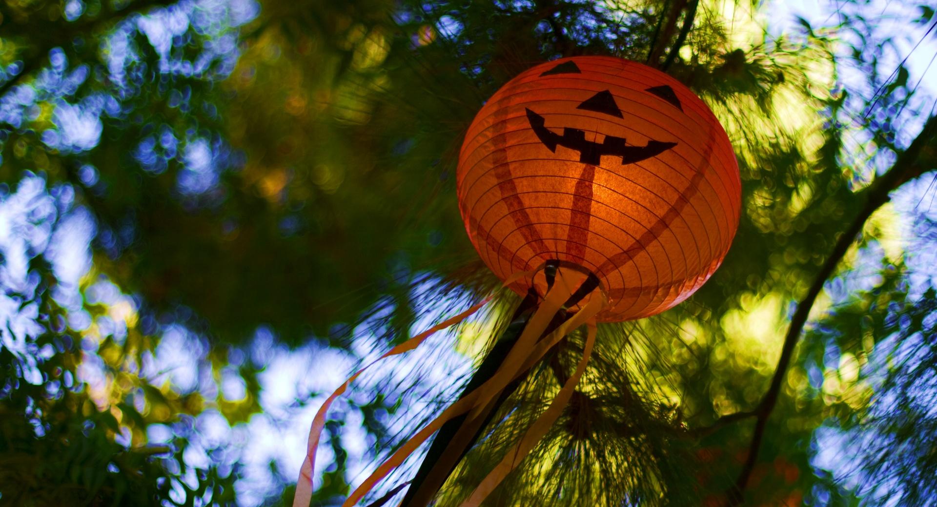 Halloween Lanterns at 1600 x 1200 size wallpapers HD quality
