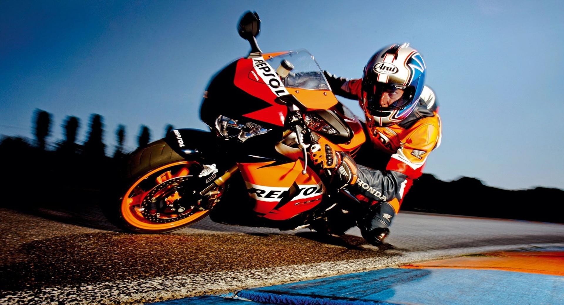 Honda Motorcycle Racing at 320 x 480 iPhone size wallpapers HD quality
