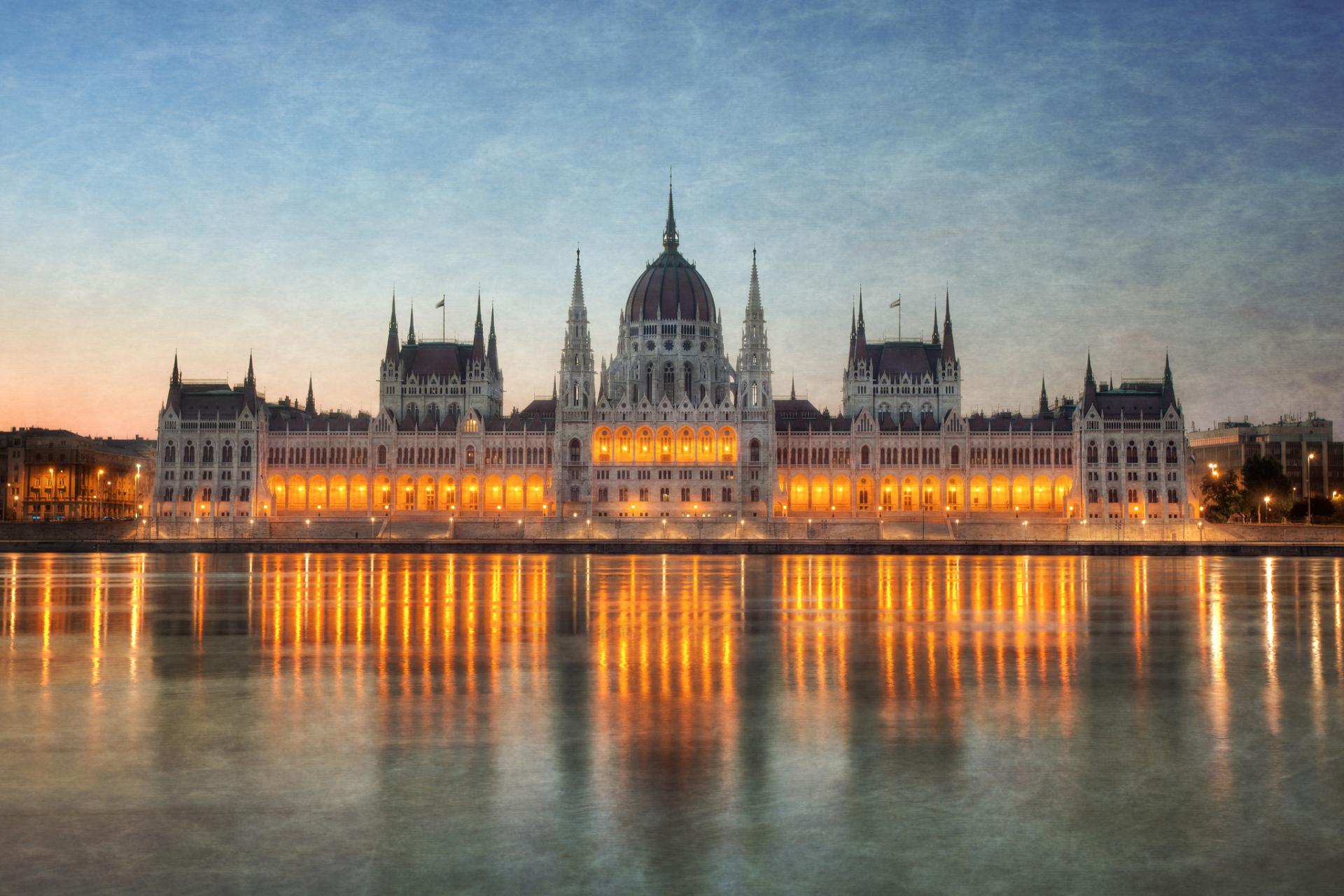 Hungarian Parliament Building at 1152 x 864 size wallpapers HD quality