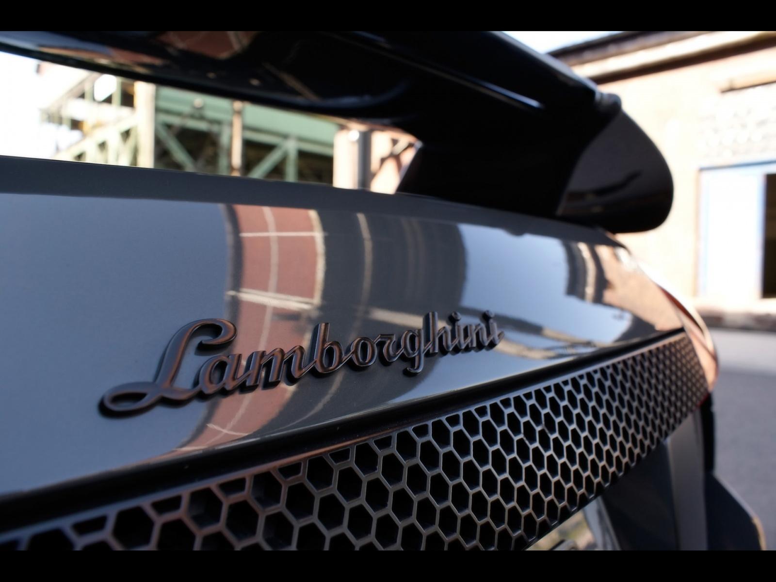 Lamborghini Murcielago LP at 1024 x 1024 iPad size wallpapers HD quality