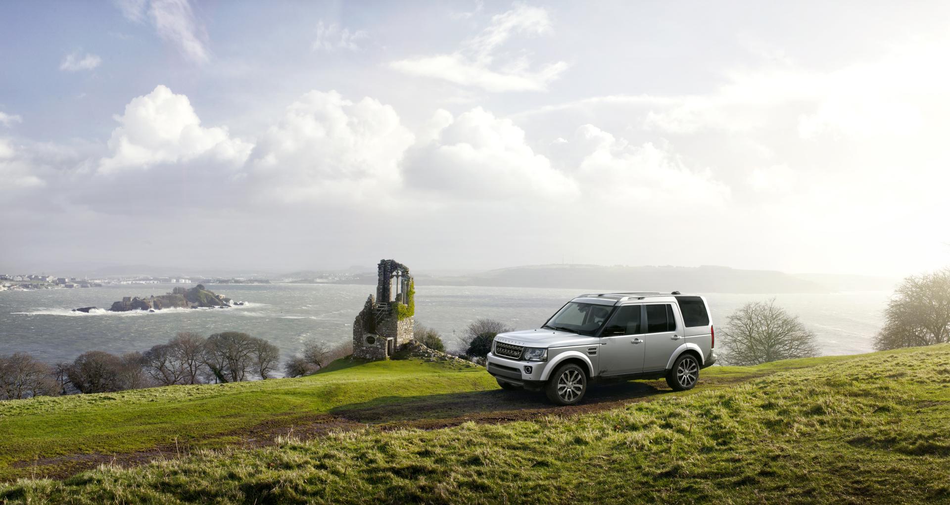 Land Rover Discovery at 1334 x 750 iPhone 7 size wallpapers HD quality