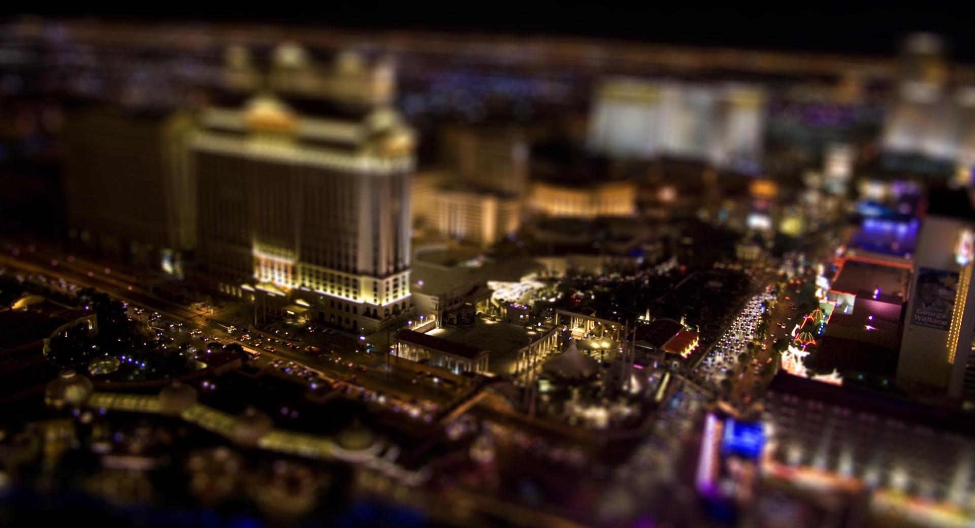 Las Vegas By Night at 640 x 960 iPhone 4 size wallpapers HD quality