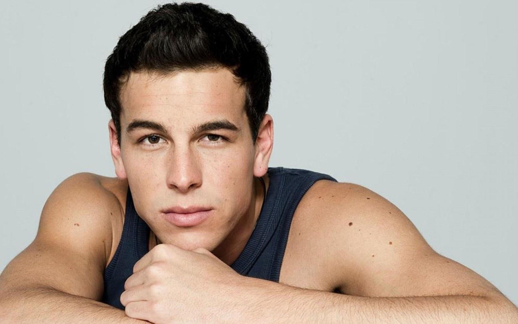 Mario Casas at 1152 x 864 size wallpapers HD quality