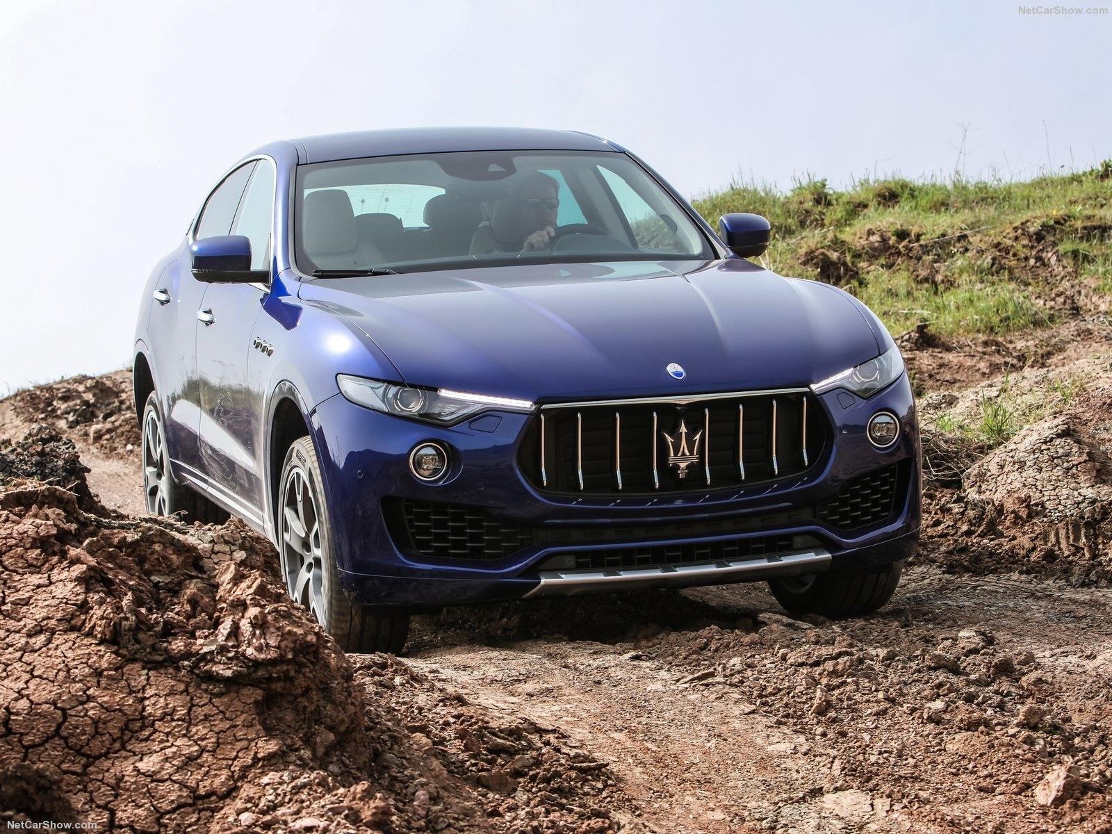 Maserati Levante at 2048 x 2048 iPad size wallpapers HD quality