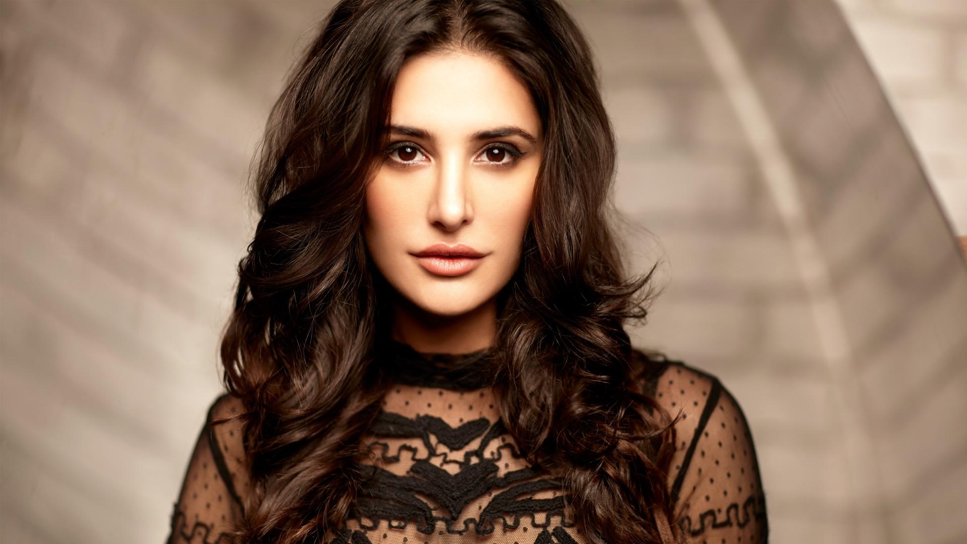 Nargis Fakhri at 750 x 1334 iPhone 6 size wallpapers HD quality