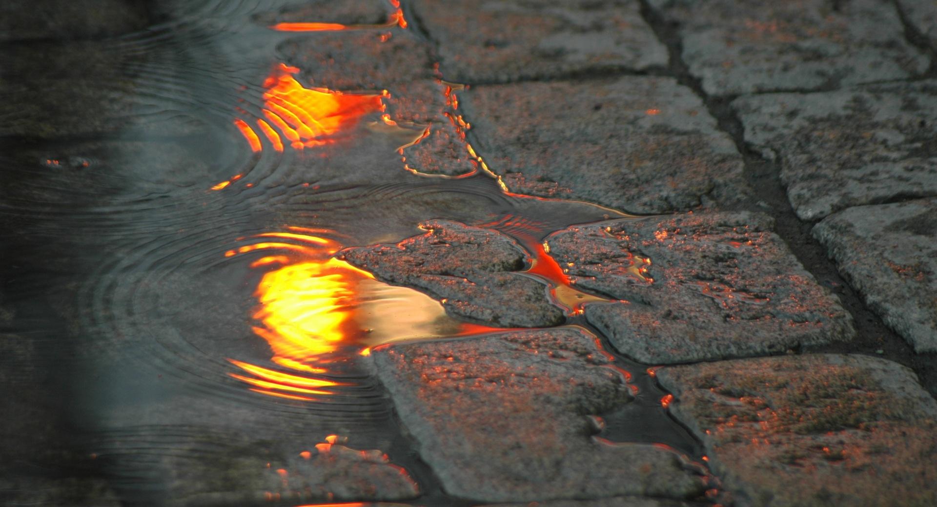 Pavement Puddle at 640 x 960 iPhone 4 size wallpapers HD quality