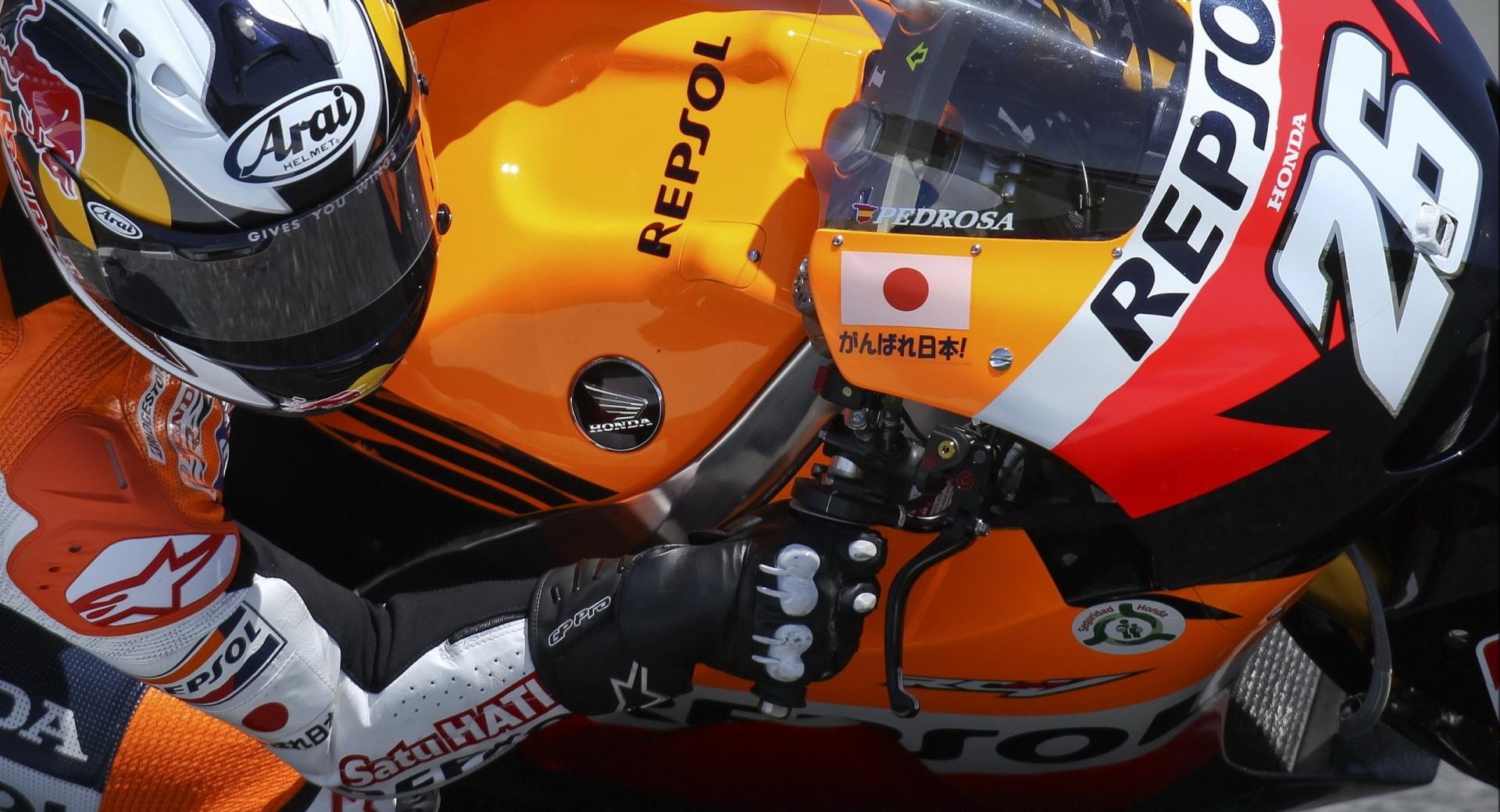 Repsol Honda  MotoGP World Championship at 1600 x 1200 size wallpapers HD quality