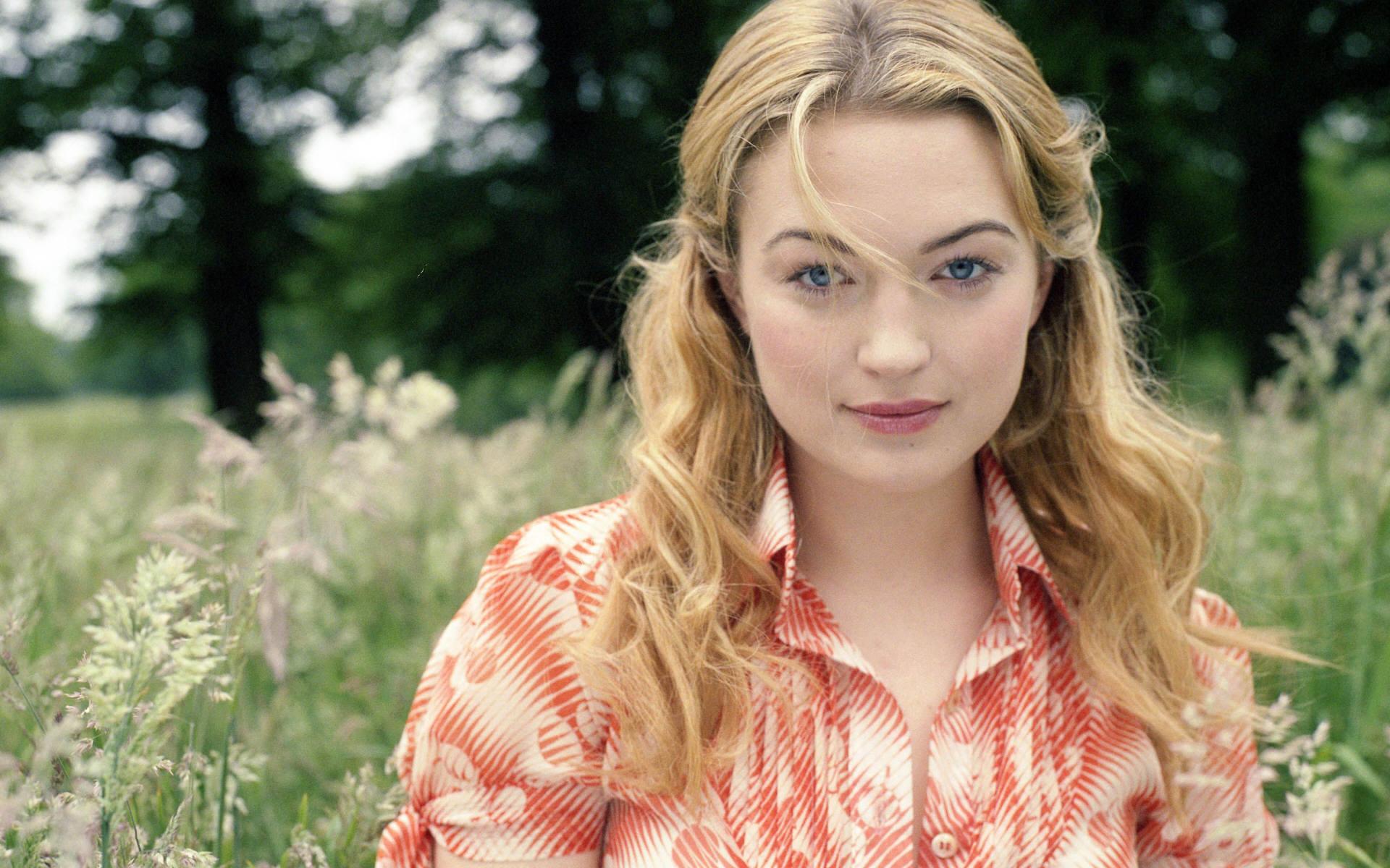 Sophia Myles at 640 x 960 iPhone 4 size wallpapers HD quality