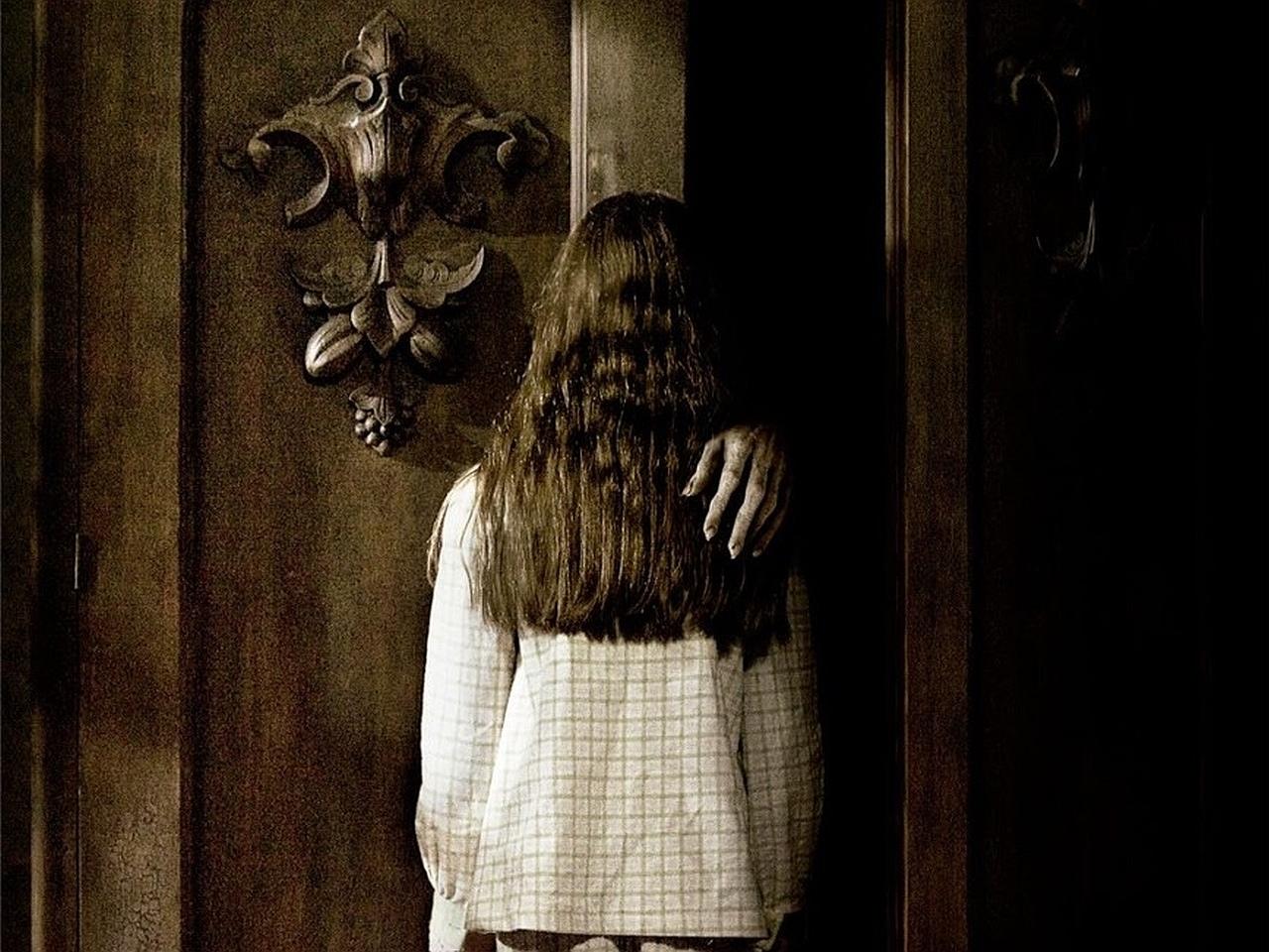 The Conjuring at 750 x 1334 iPhone 6 size wallpapers HD quality