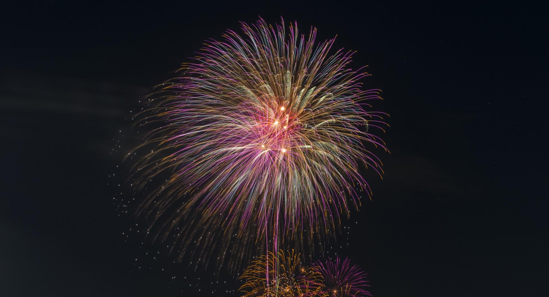 Tokyo Fireworks at 2048 x 2048 iPad size wallpapers HD quality