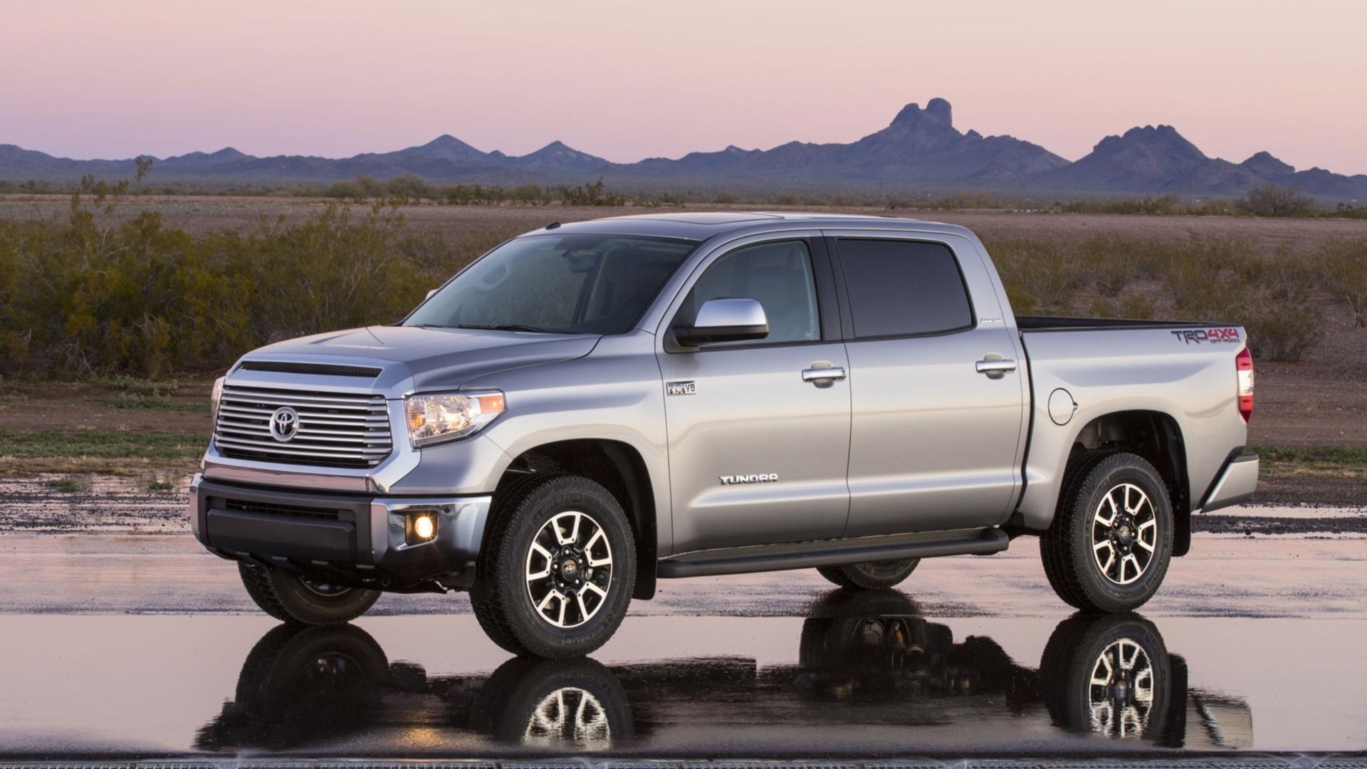 Toyota Tundra at 320 x 480 iPhone size wallpapers HD quality