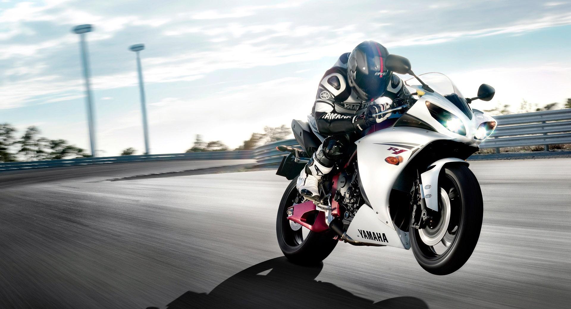 Yamaha Bike at 640 x 1136 iPhone 5 size wallpapers HD quality