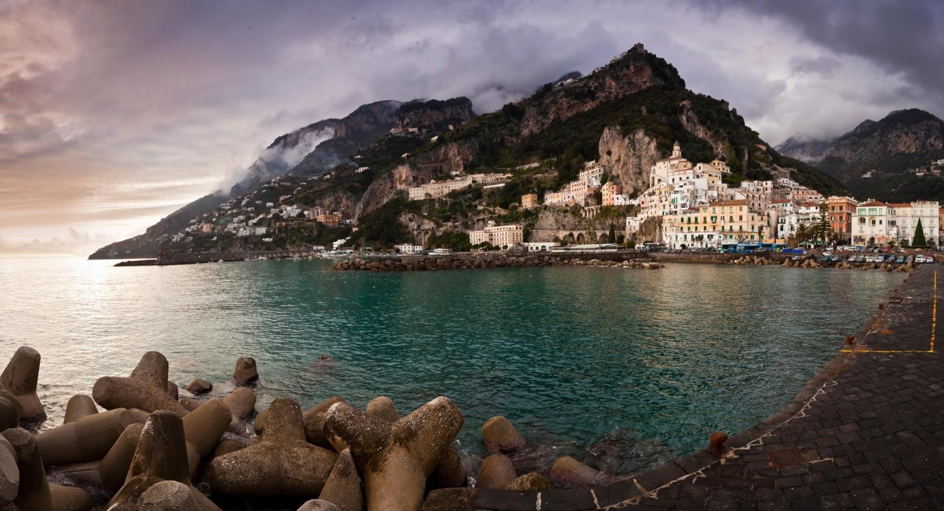 Amalfi Coast at 2048 x 2048 iPad size wallpapers HD quality