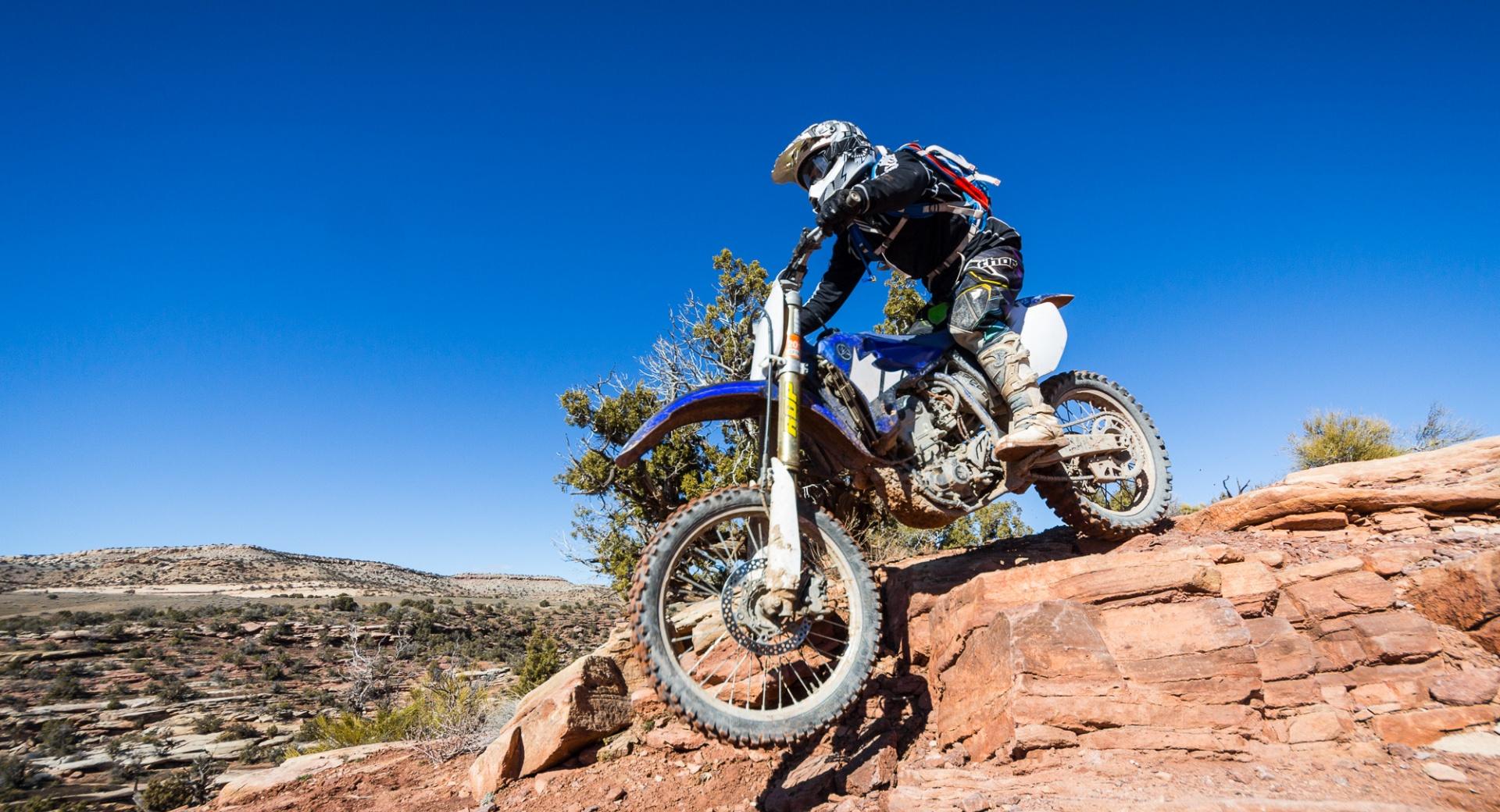 Dirt Biking at 320 x 480 iPhone size wallpapers HD quality