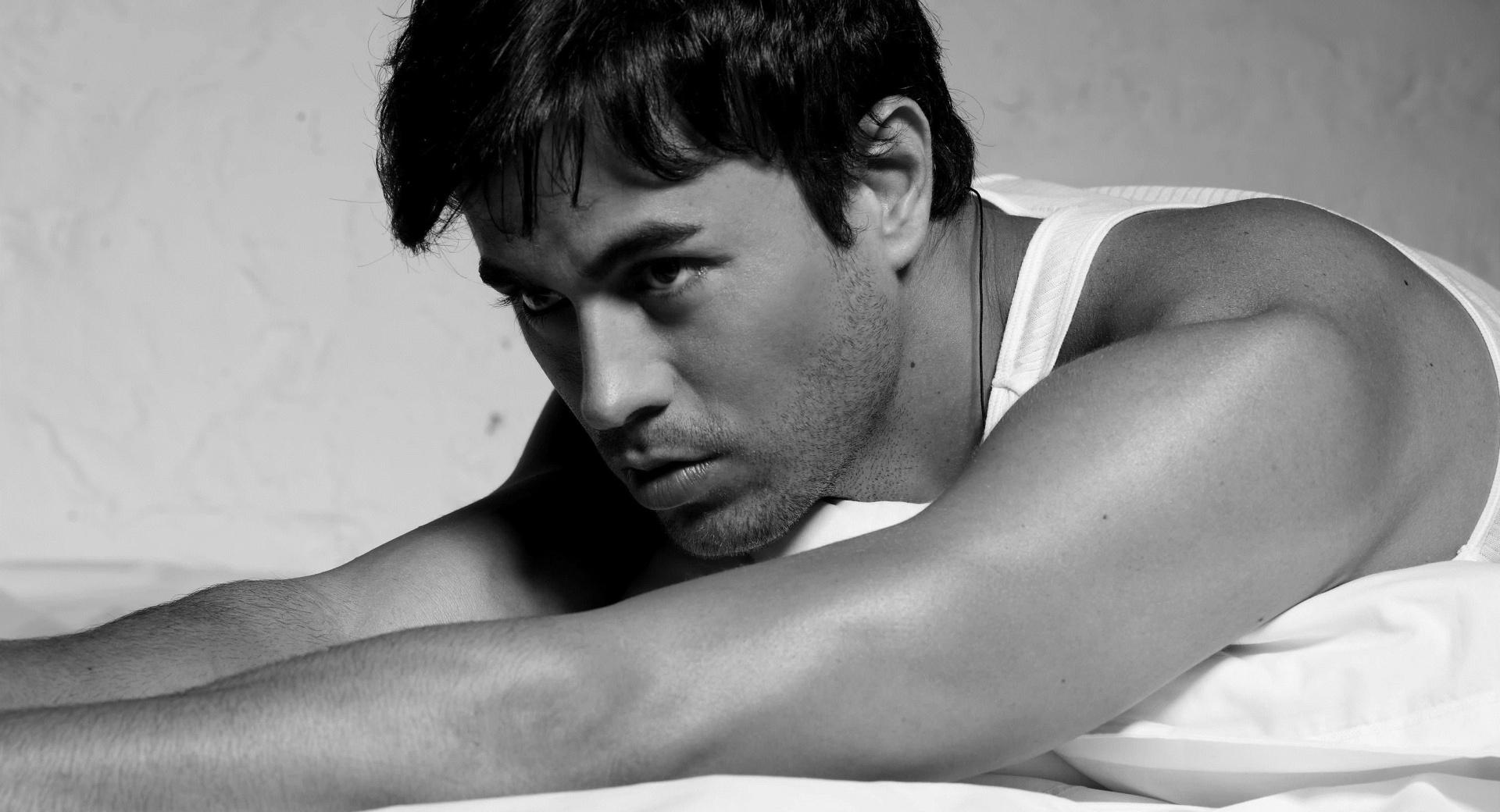 Enrique Iglesias Black and White wallpapers HD quality