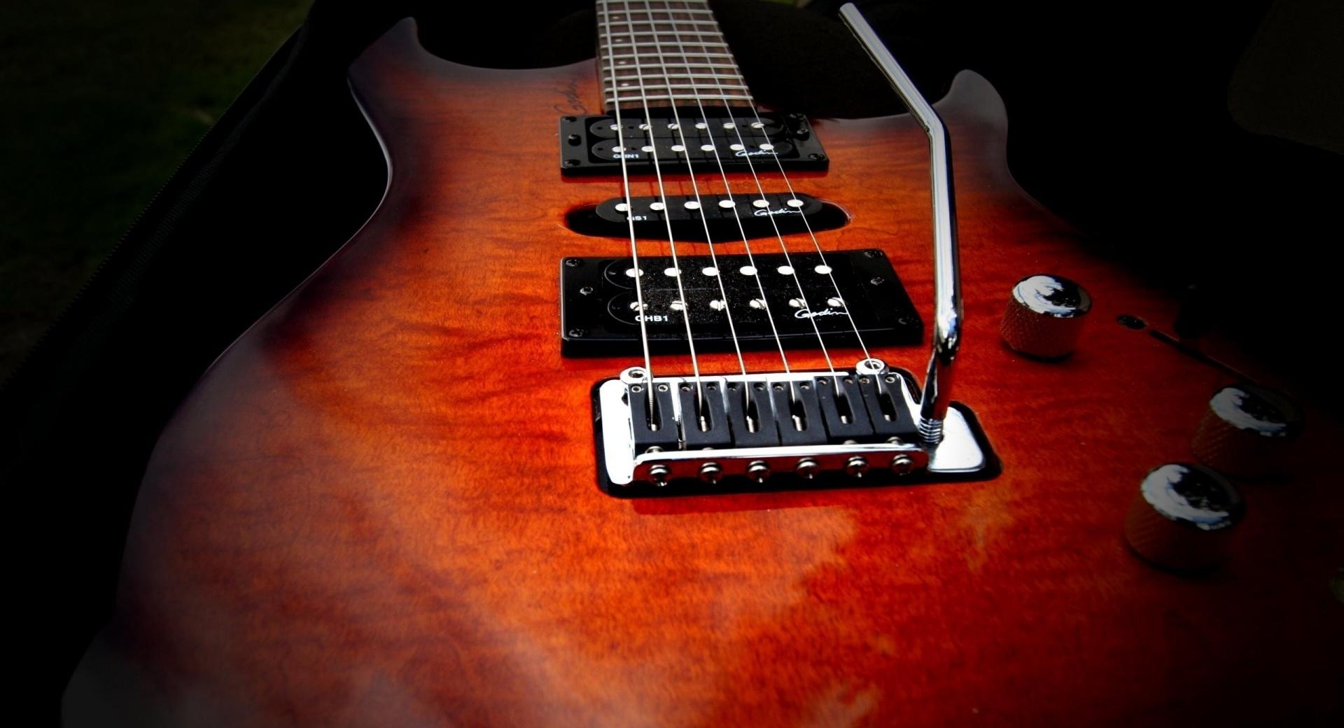 Godin Guitar at 320 x 480 iPhone size wallpapers HD quality