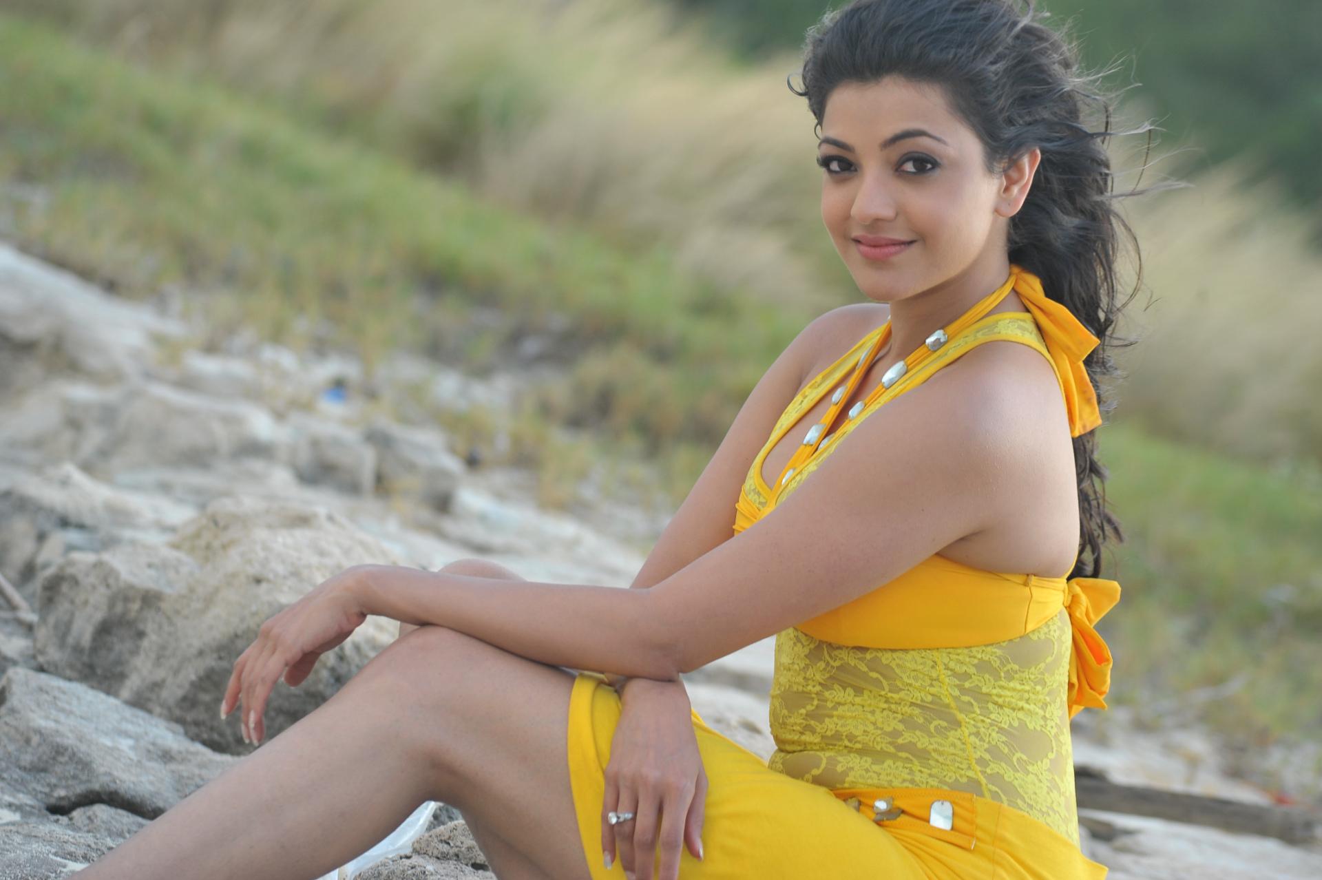 Kajal Aggarwal at 320 x 480 iPhone size wallpapers HD quality