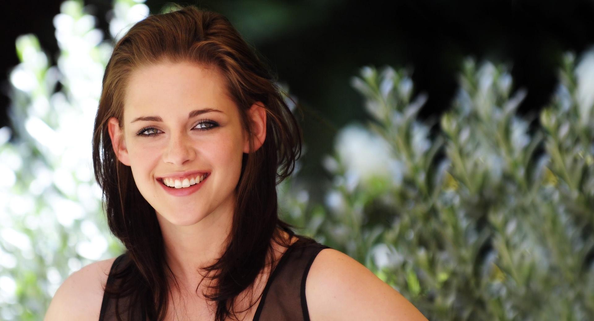 Kristen Stewart Pretty at 750 x 1334 iPhone 6 size wallpapers HD quality