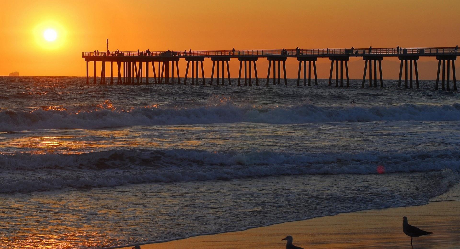 Pier At Sunrise at 640 x 1136 iPhone 5 size wallpapers HD quality