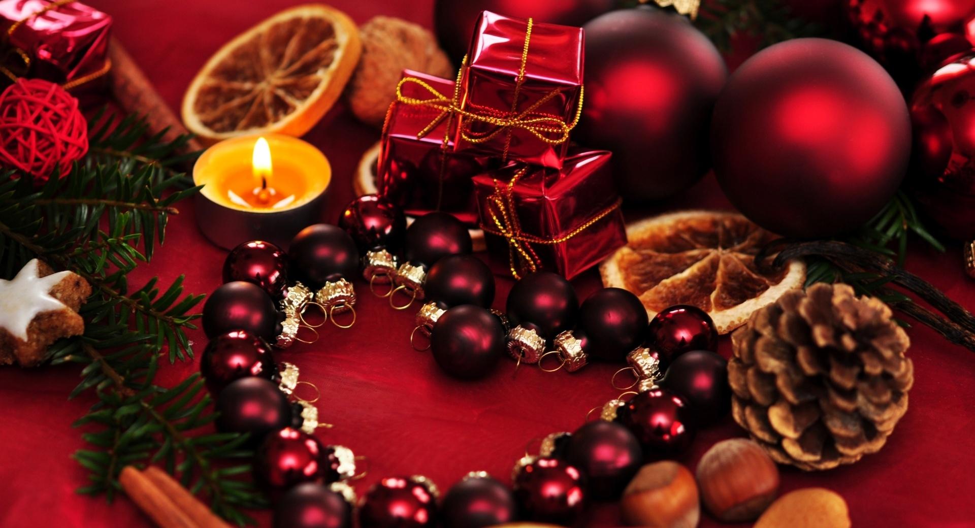 Red Christmas Arrangement at 640 x 960 iPhone 4 size wallpapers HD quality