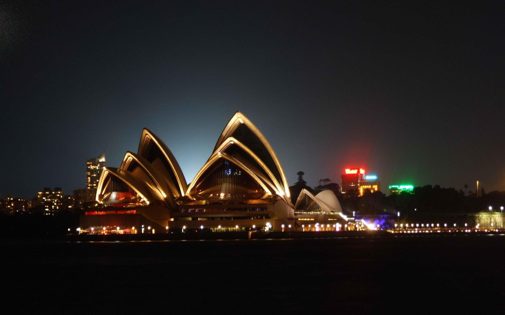 Sydney Opera House at 640 x 960 iPhone 4 size wallpapers HD quality