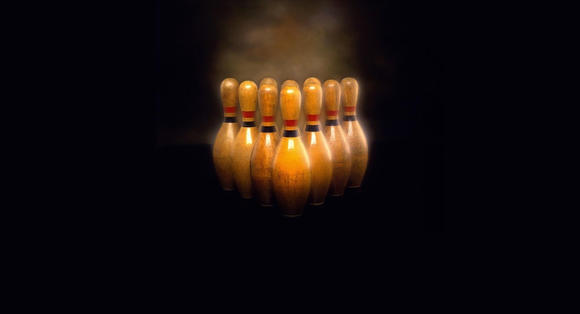Ten-pin Bowling at 2048 x 2048 iPad size wallpapers HD quality