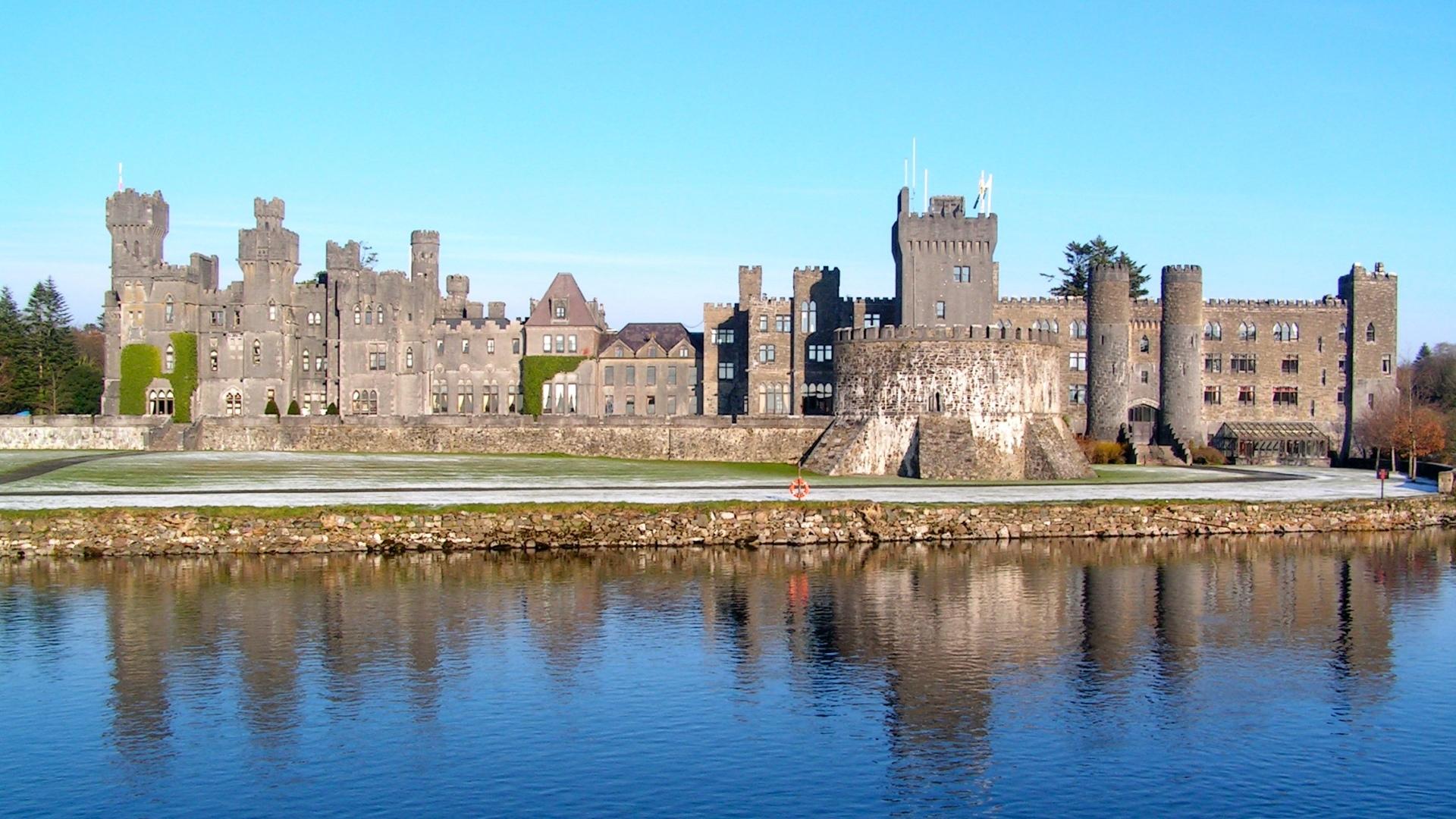 Dunluce Castle, County Antrim, Ireland бесплатно