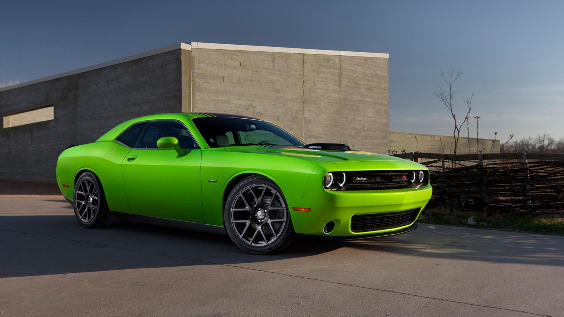 2015 Dodge Challenger at 320 x 480 iPhone size wallpapers HD quality