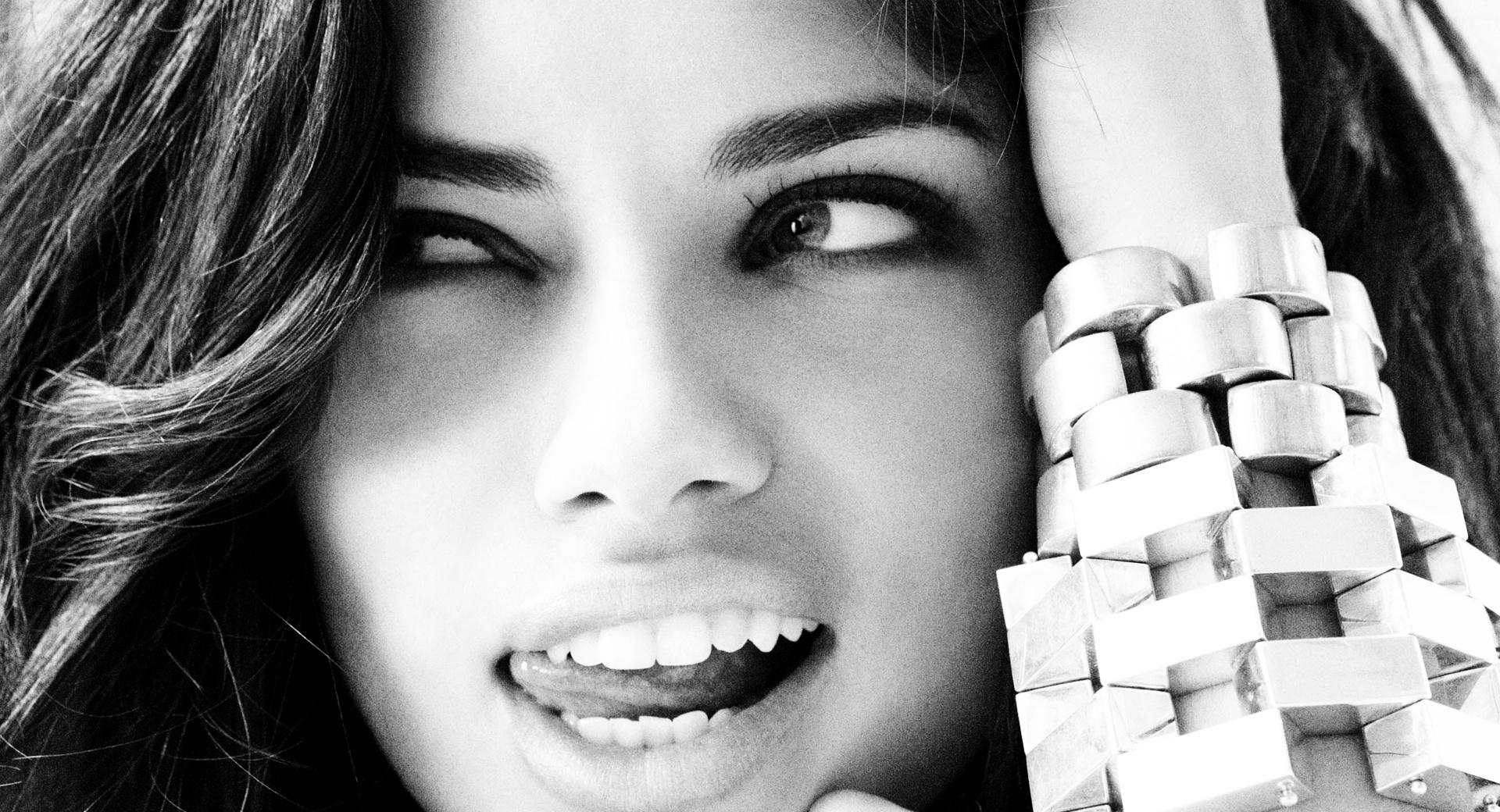 Adriana Lima Black And White at 1366 x 768 HD size wallpapers HD quality