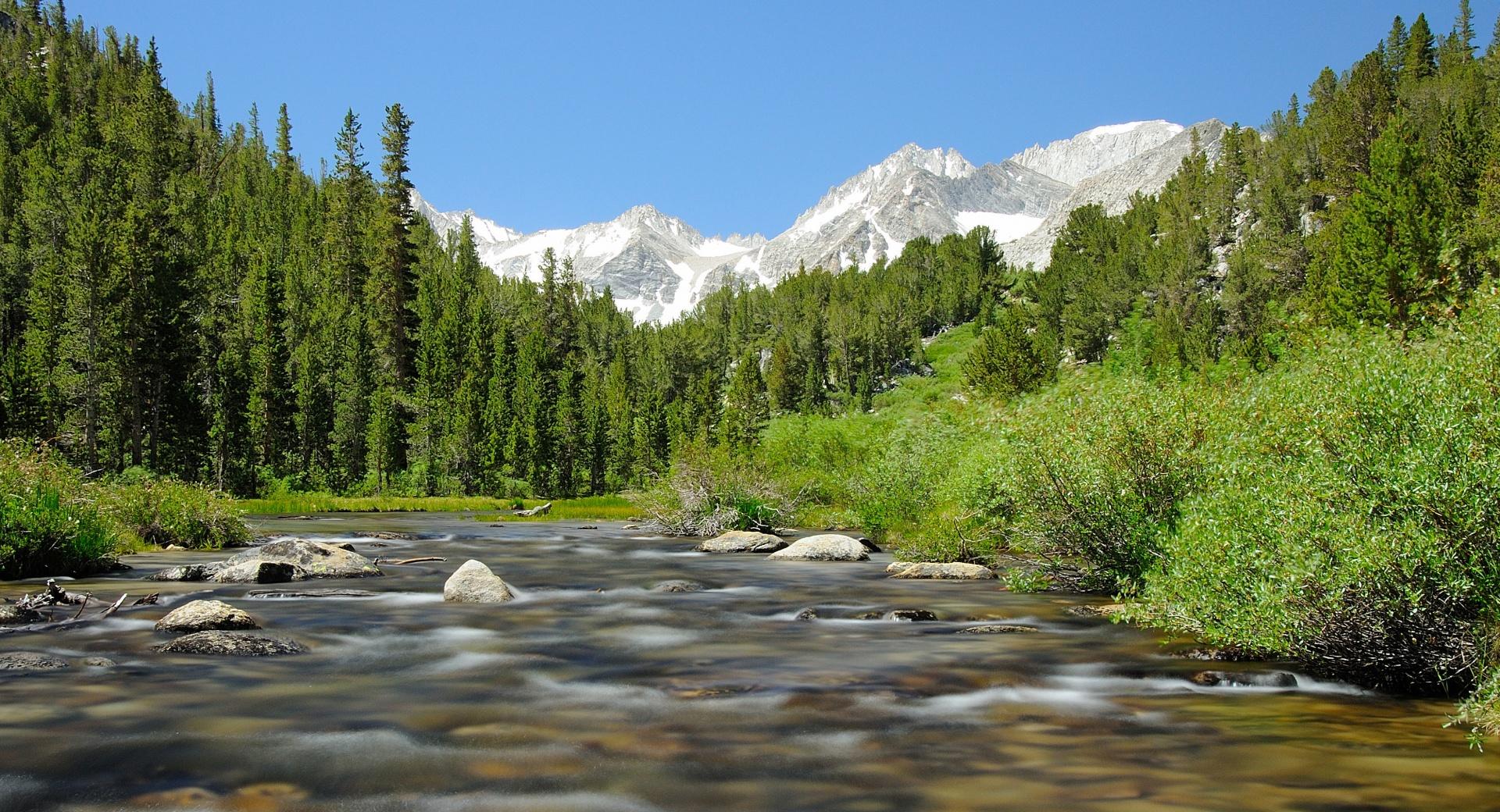 Beautiful Mountain River at 640 x 960 iPhone 4 size wallpapers HD quality