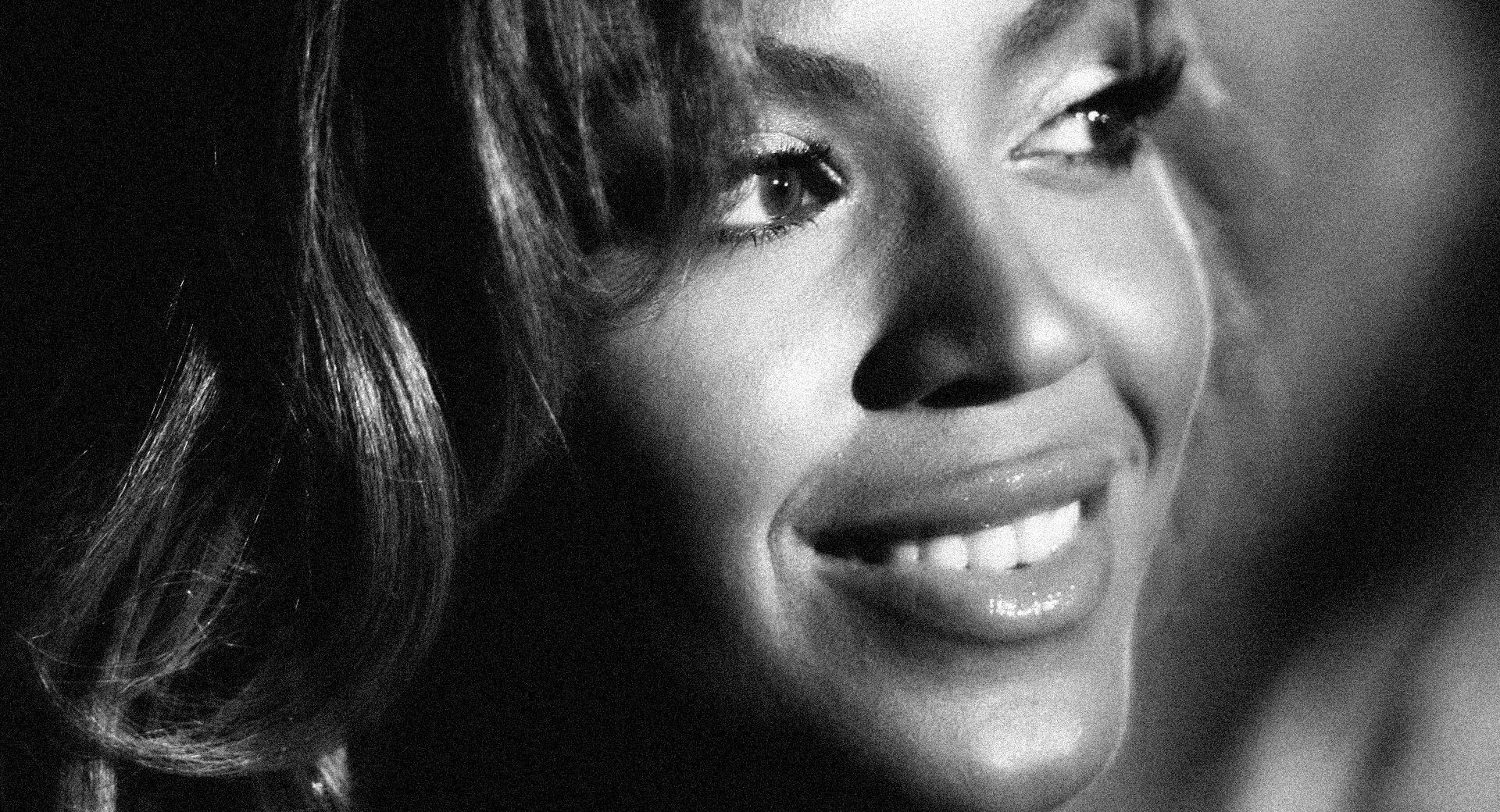 Beyonce Knowles BW at 1600 x 1200 size wallpapers HD quality