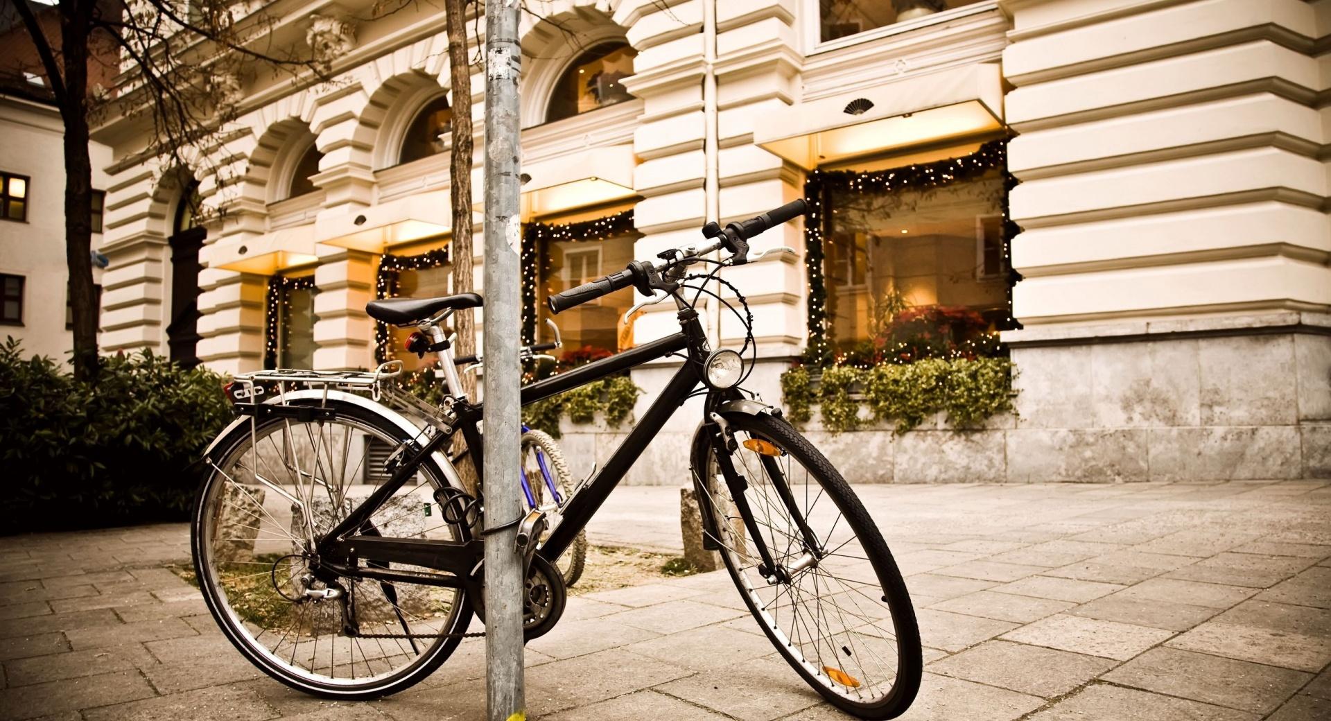 Bicycle, City at 320 x 480 iPhone size wallpapers HD quality