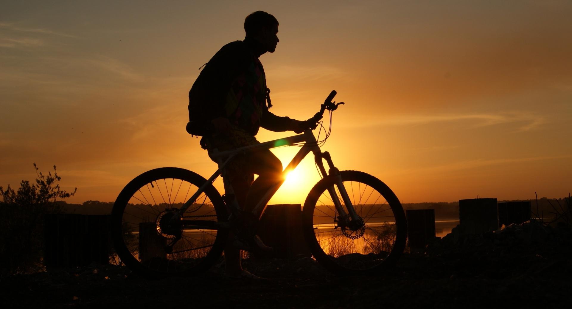 Biker At Sunset at 1024 x 1024 iPad size wallpapers HD quality