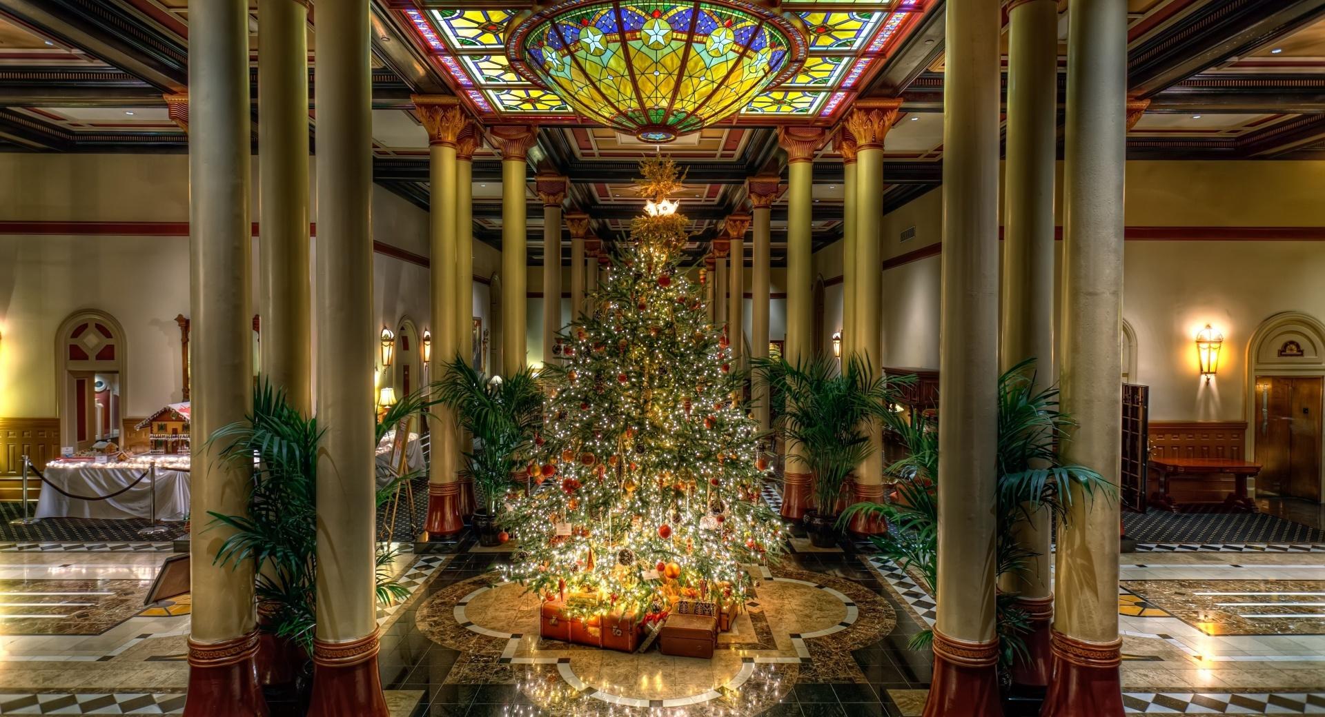 Christmas Hotel Lounge at 640 x 960 iPhone 4 size wallpapers HD quality