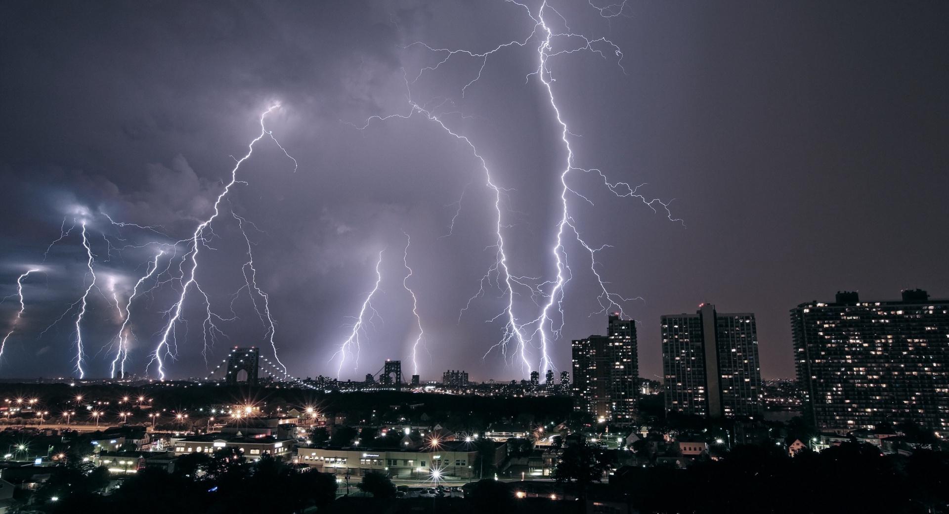 City Lightnings at 640 x 1136 iPhone 5 size wallpapers HD quality