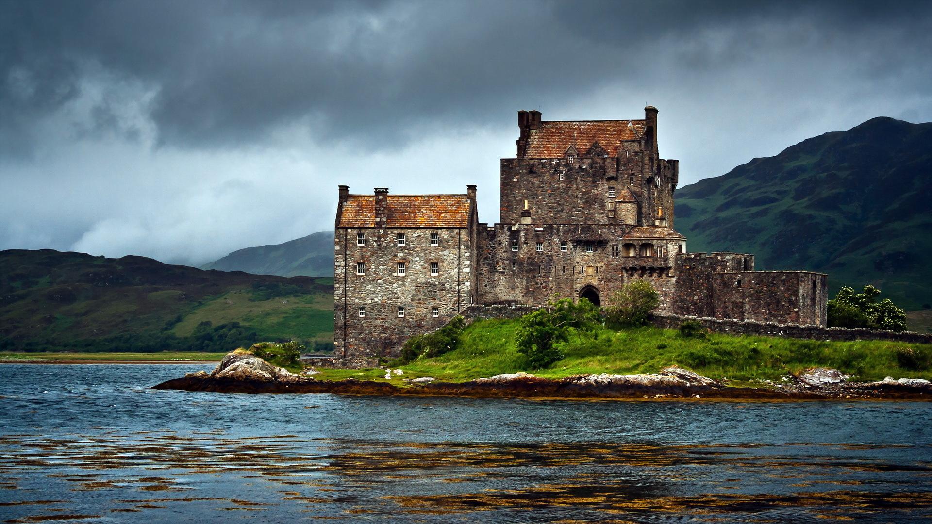 Eilean Donan Castle at 1024 x 768 size wallpapers HD quality