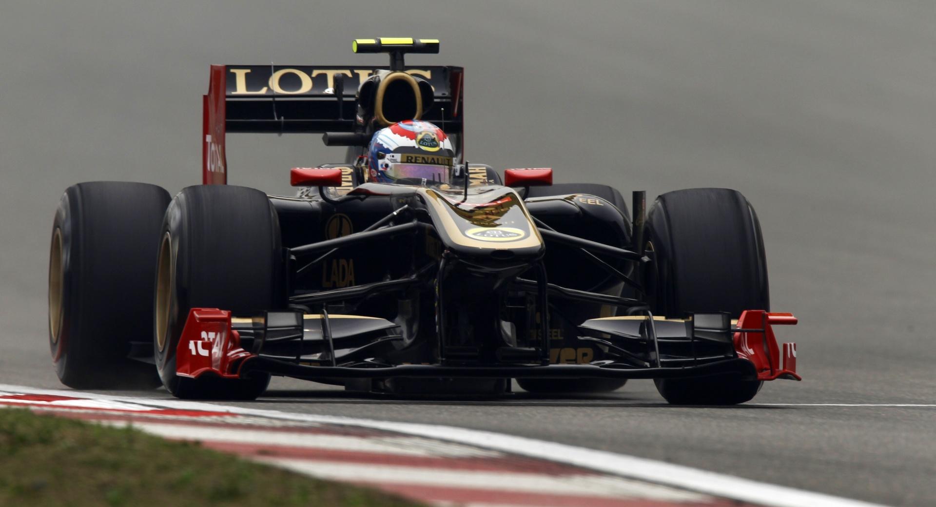 F1 Lotus Car at 1152 x 864 size wallpapers HD quality