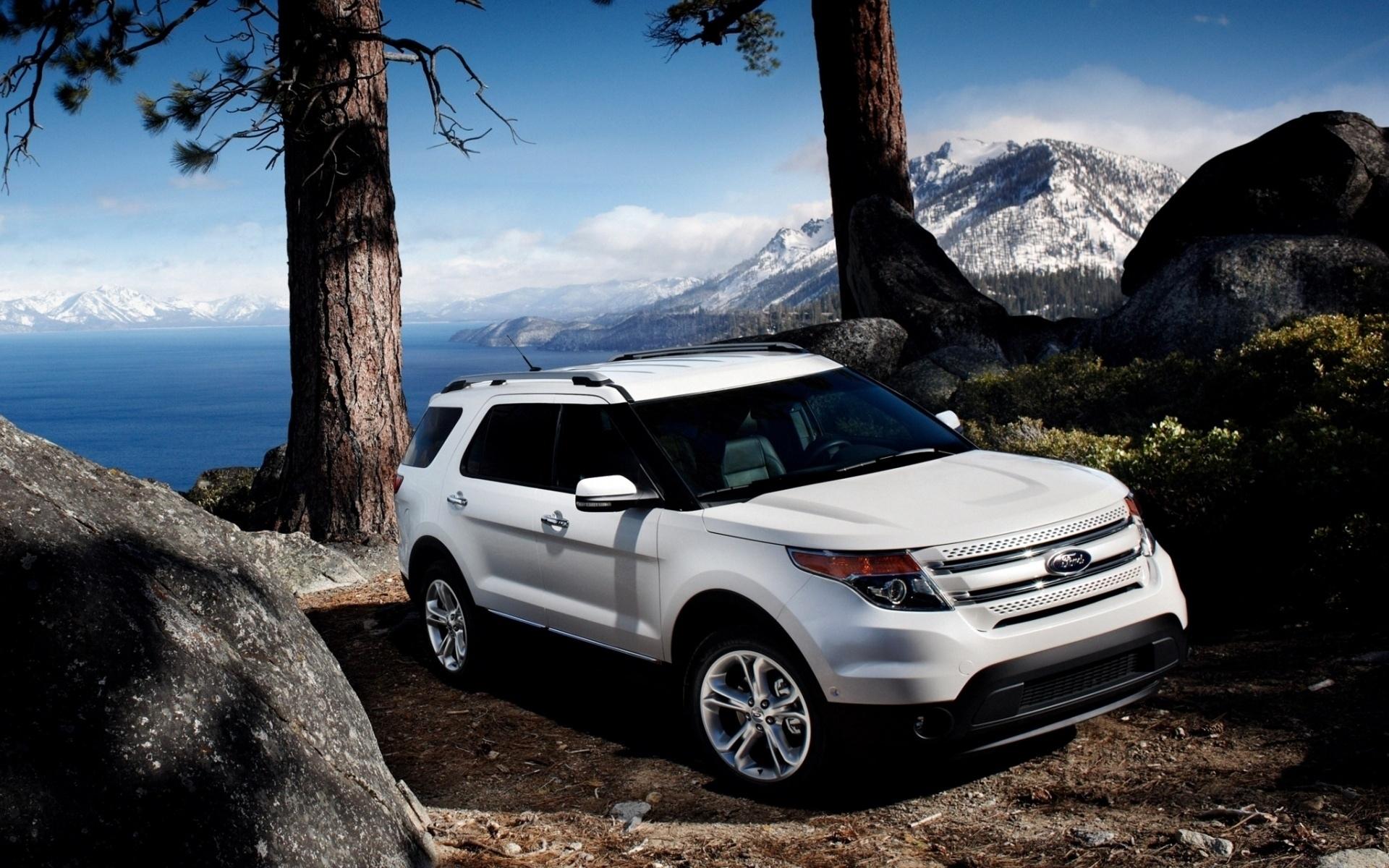 Ford Explorer at 2048 x 2048 iPad size wallpapers HD quality