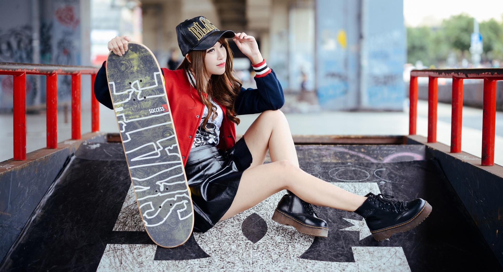 Girl Skateboarder Style at 1024 x 768 size wallpapers HD quality