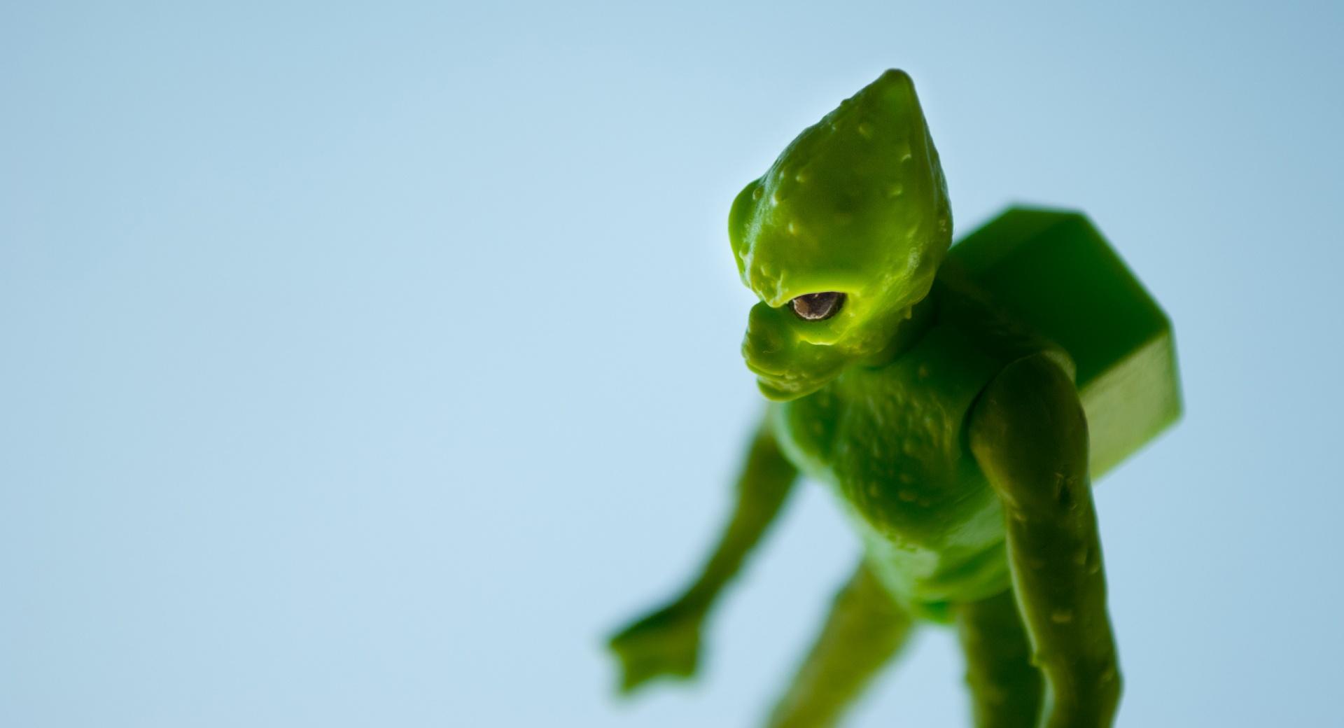 Green Alien at 320 x 480 iPhone size wallpapers HD quality
