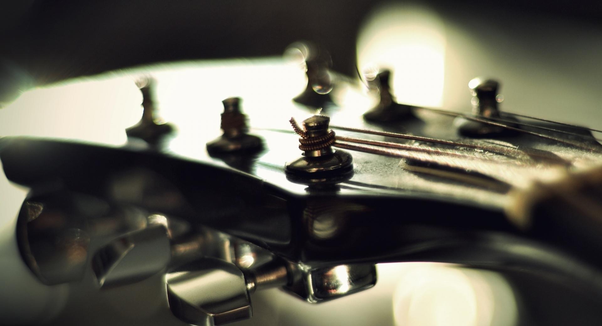 Guitar Head at 1280 x 960 size wallpapers HD quality